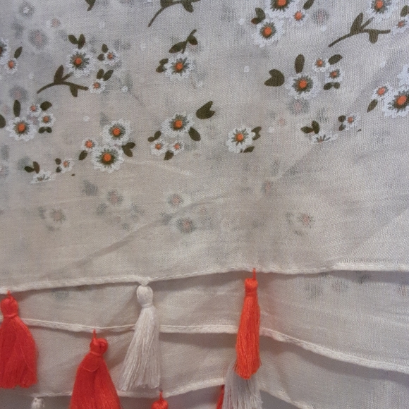 Tan floral scarf with tassels - Picture 2 of 2